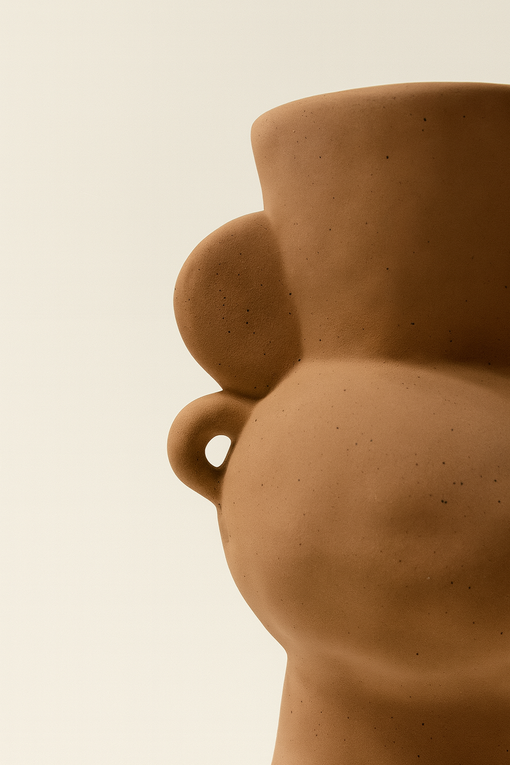 Modern Terra Vase – Sculptural Terracotta Vessel | Minimalist Earth-Tone Home Decor